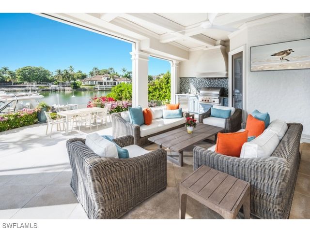 3430 Gin LN, Naples, FL 34102