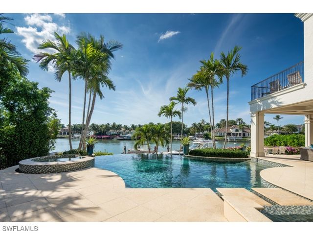 3430 Gin LN, Naples, FL 34102