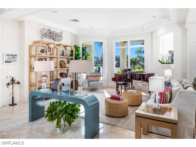 3430 Gin LN, Naples, FL 34102