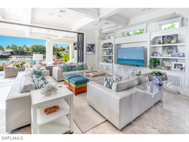 3430 Gin LN, Naples, FL 34102