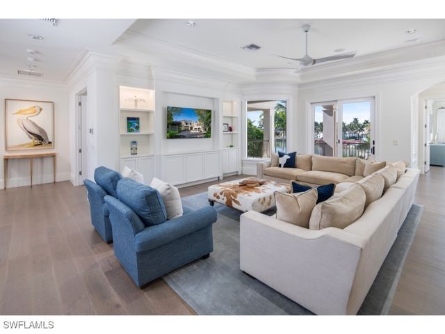 3430 Gin LN, Naples, FL 34102