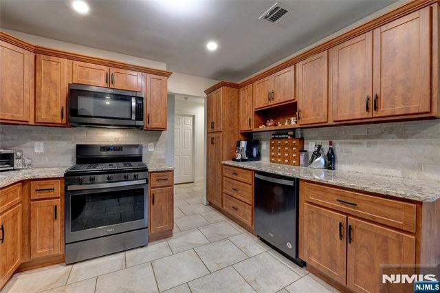 66 De Hart Street, Lincoln Park Borough, NJ 07035