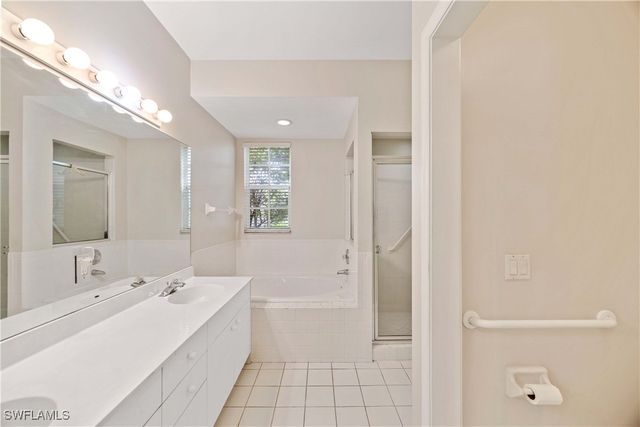 7822 Gardner DR 6-101, Naples, FL 34109