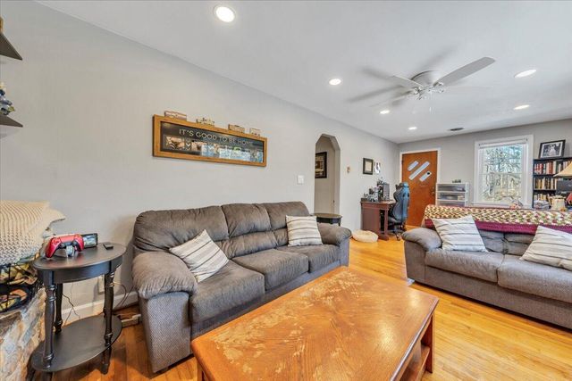 1720 Millbrook ST, Salem, VA 24153