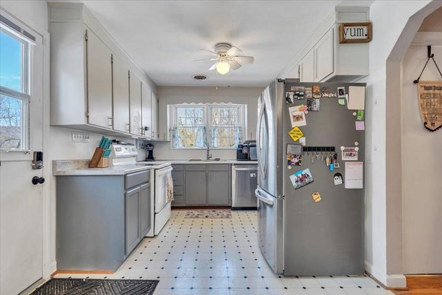 1720 Millbrook ST, Salem, VA 24153