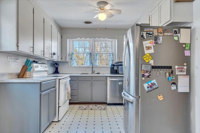 1720 Millbrook ST, Salem, VA 24153