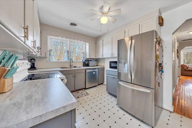 1720 Millbrook ST, Salem, VA 24153