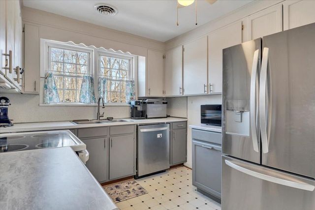 1720 Millbrook ST, Salem, VA 24153