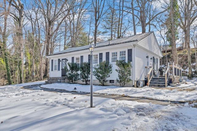 1720 Millbrook ST, Salem, VA 24153