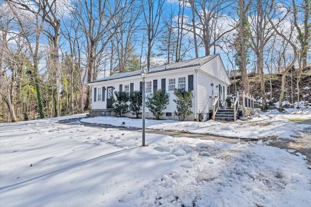 1720 Millbrook ST, Salem, VA 24153