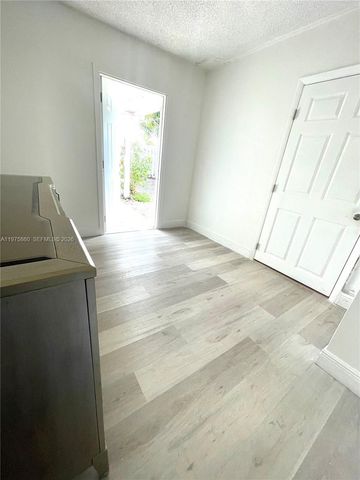 9604 NW 49th St, Sunrise, FL 33351