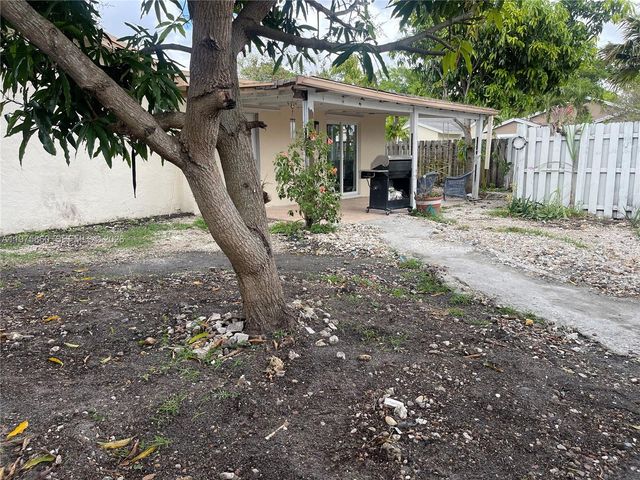 9604 NW 49th St, Sunrise, FL 33351