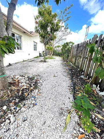 9604 NW 49th St, Sunrise, FL 33351