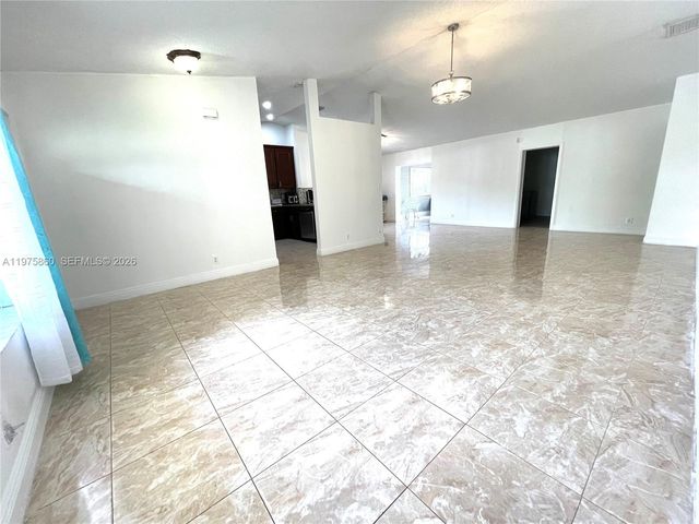 9604 NW 49th St, Sunrise, FL 33351