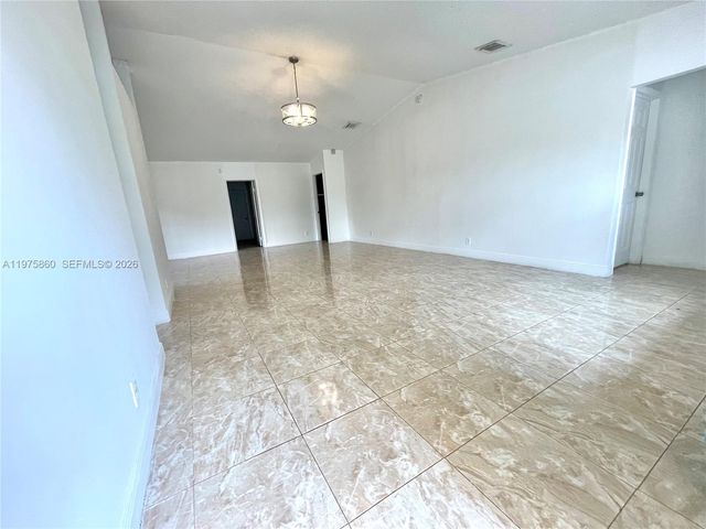 9604 NW 49th St, Sunrise, FL 33351