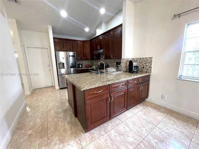 9604 NW 49th St, Sunrise, FL 33351