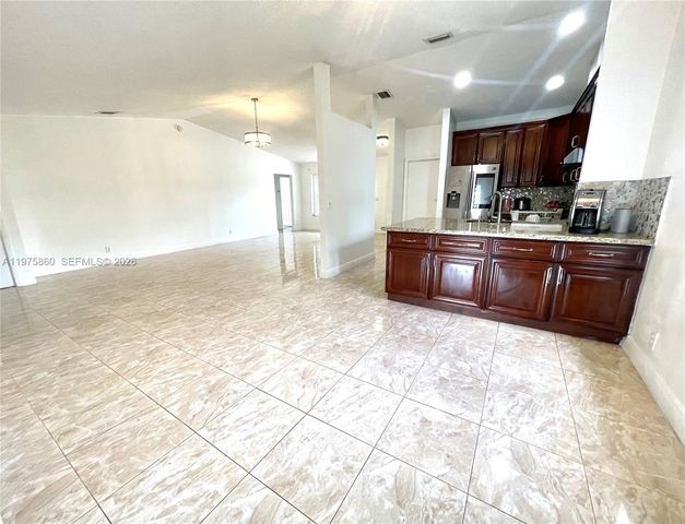 9604 NW 49th St, Sunrise, FL 33351