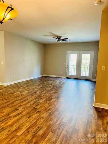 9823 Hyde Glen Court, Charlotte, NC 28262