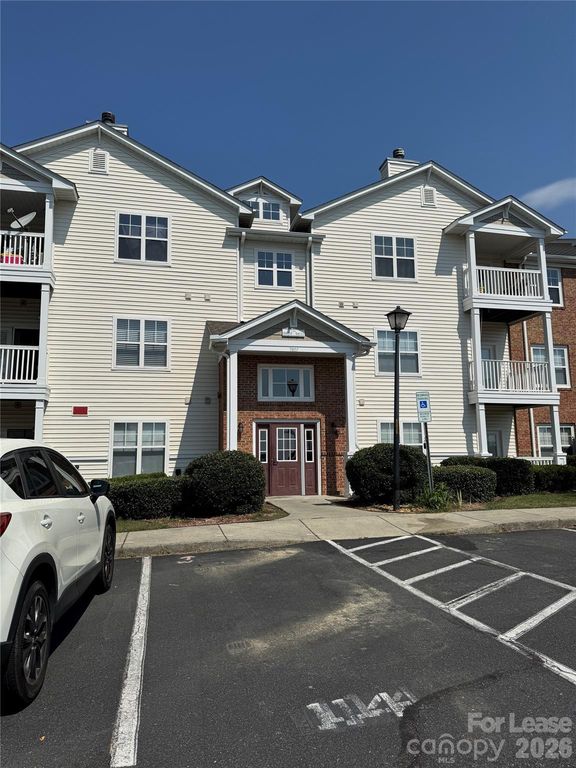 9823 Hyde Glen Court, Charlotte, NC 28262