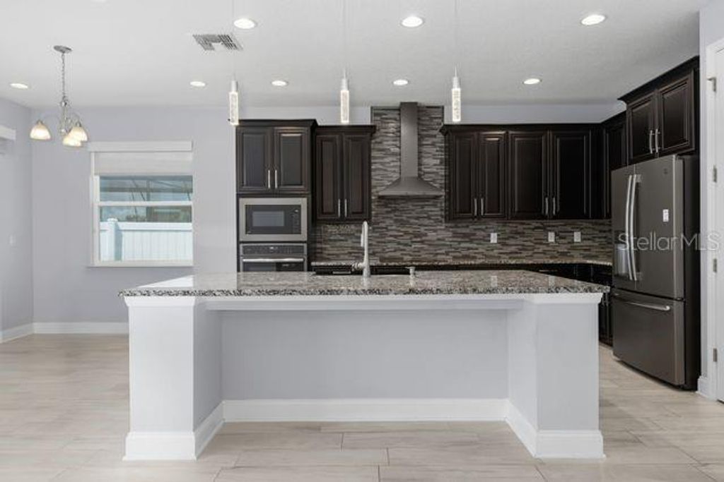 Image 21 of property listing at 3094 SOMERSET PARK DRIVE, Orlando, FL 32824
