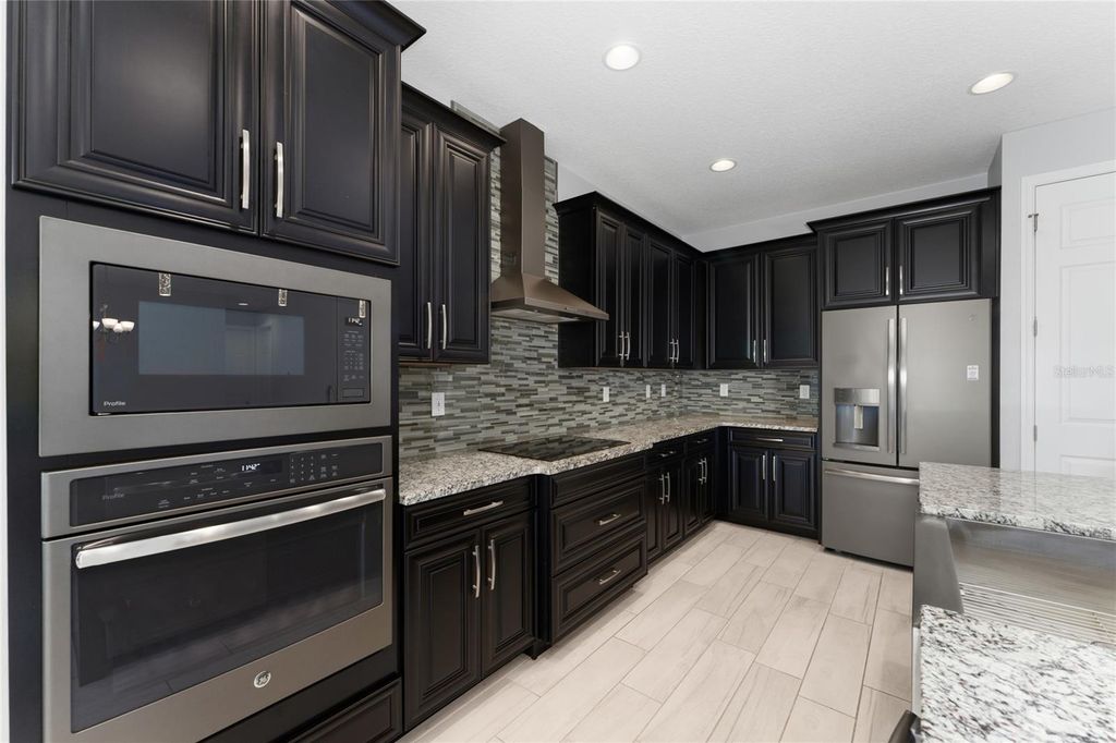 Image 24 of property listing at 3094 SOMERSET PARK DRIVE, Orlando, FL 32824