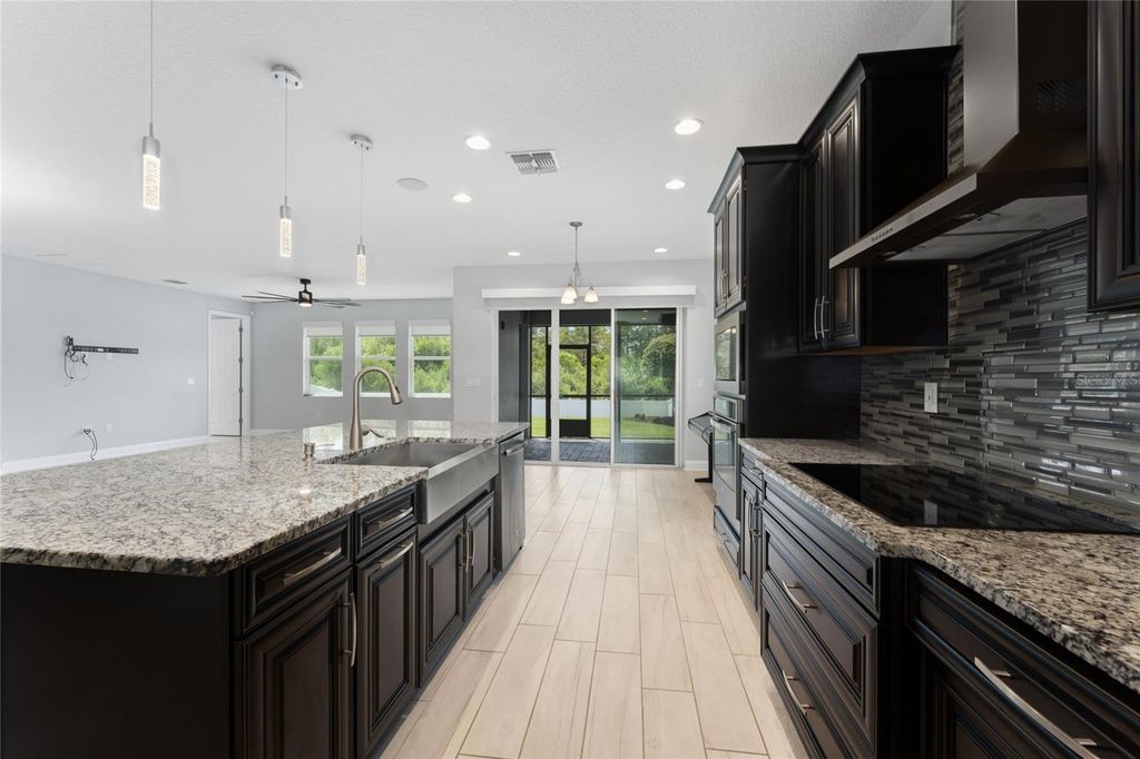 Image 25 of property listing at 3094 SOMERSET PARK DRIVE, Orlando, FL 32824