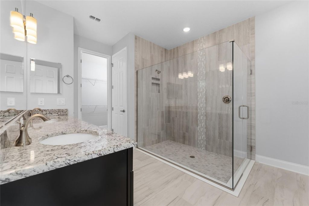 Image 30 of property listing at 3094 SOMERSET PARK DRIVE, Orlando, FL 32824
