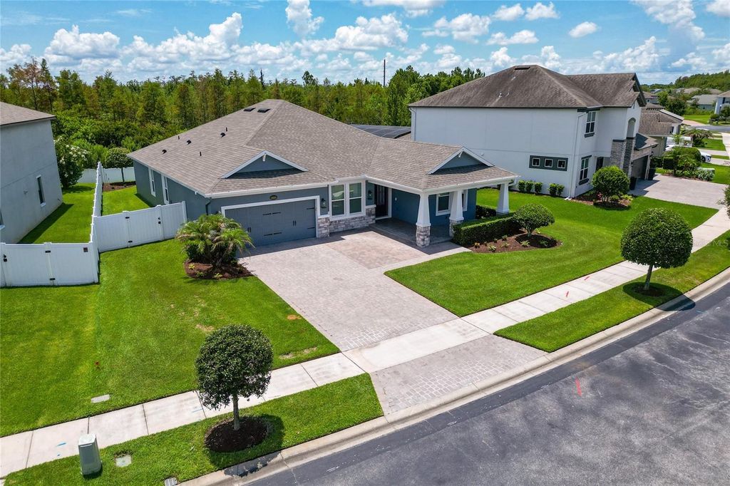 Image 8 of property listing at 3094 SOMERSET PARK DRIVE, Orlando, FL 32824