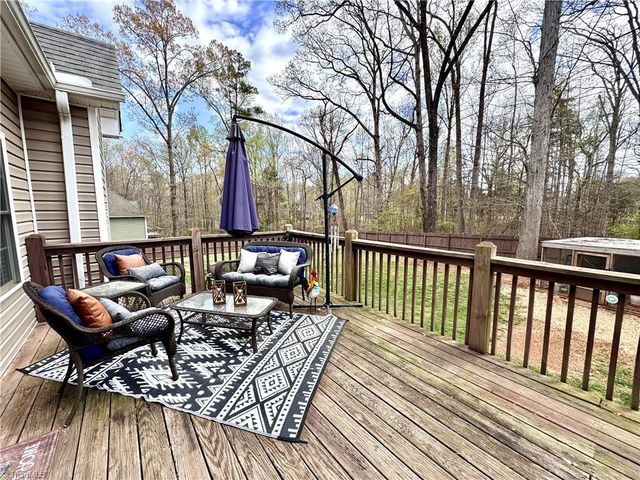 2130 Walnut Crossing Run, Yadkinville, NC 27055