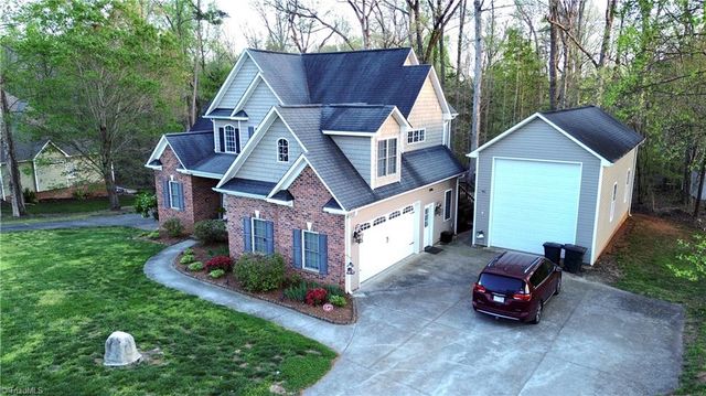 2130 Walnut Crossing Run, Yadkinville, NC 27055