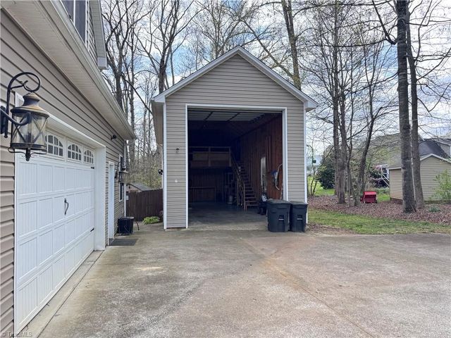 2130 Walnut Crossing Run, Yadkinville, NC 27055