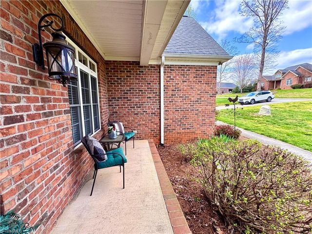 2130 Walnut Crossing Run, Yadkinville, NC 27055