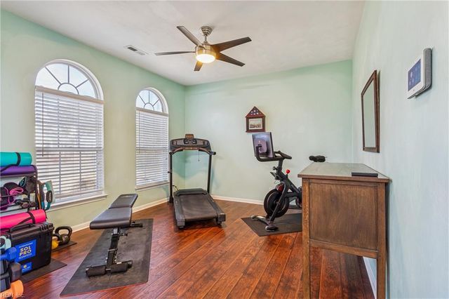 954 Foxboro DR, Newport News, VA 23602