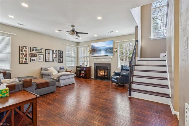 954 Foxboro DR, Newport News, VA 23602