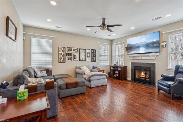 954 Foxboro DR, Newport News, VA 23602