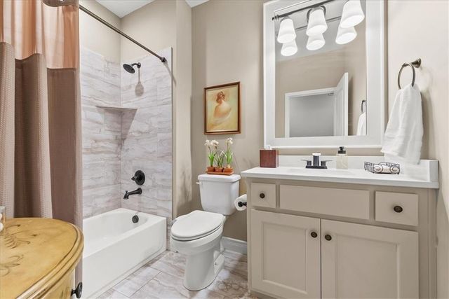 11493 S Waterford Drive, Olathe, KS 66061