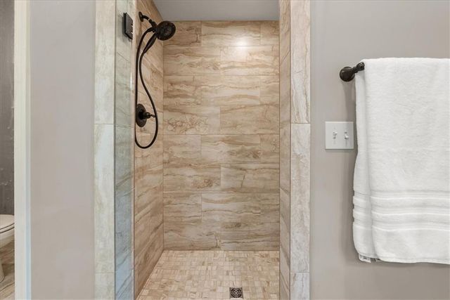 11493 S Waterford Drive, Olathe, KS 66061