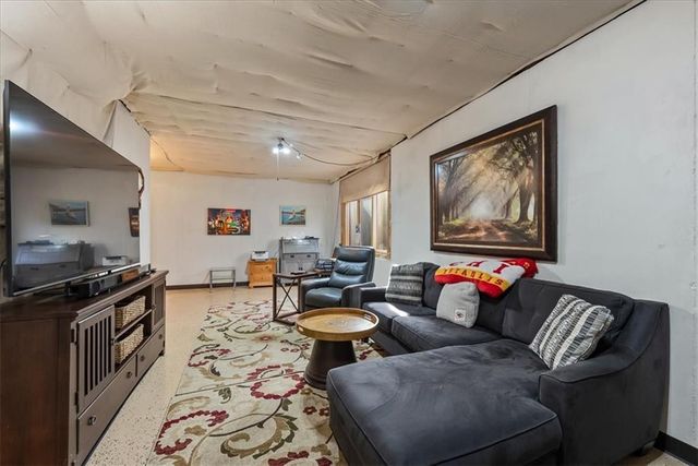 11493 S Waterford Drive, Olathe, KS 66061