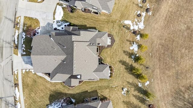 11493 S Waterford Drive, Olathe, KS 66061