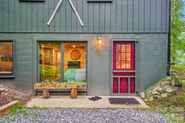 673 Chestnut Lane, Mars Hill, NC 28754