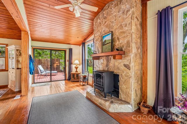 673 Chestnut Lane, Mars Hill, NC 28754