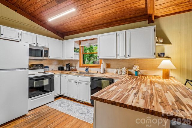 673 Chestnut Lane, Mars Hill, NC 28754