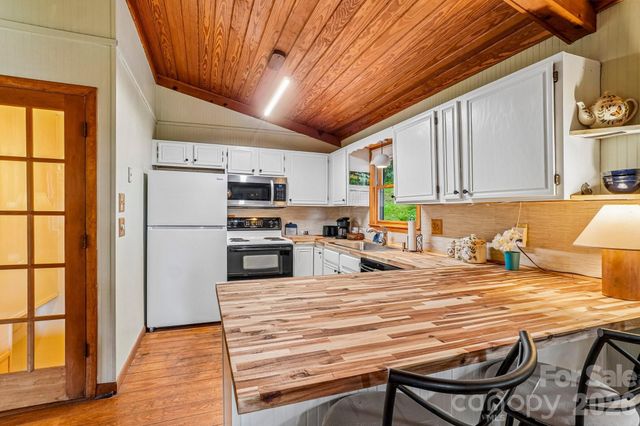 673 Chestnut Lane, Mars Hill, NC 28754