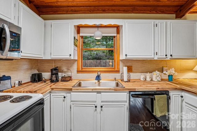 673 Chestnut Lane, Mars Hill, NC 28754