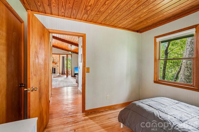 673 Chestnut Lane, Mars Hill, NC 28754