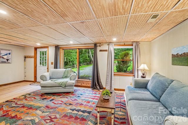 673 Chestnut Lane, Mars Hill, NC 28754