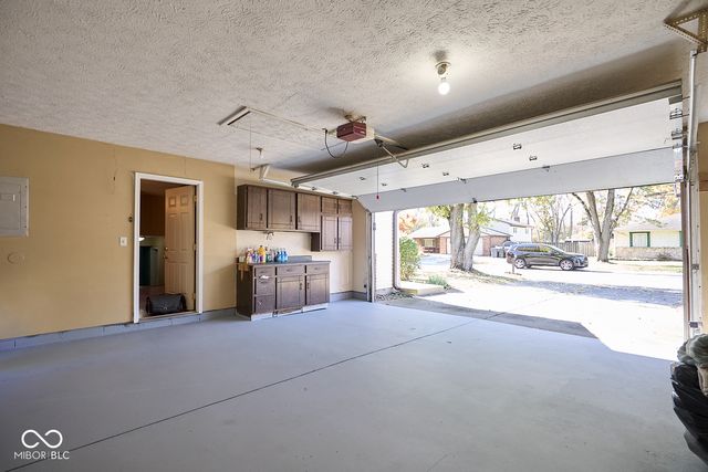 1165 Apple Valley Road, Greenwood, IN 46142