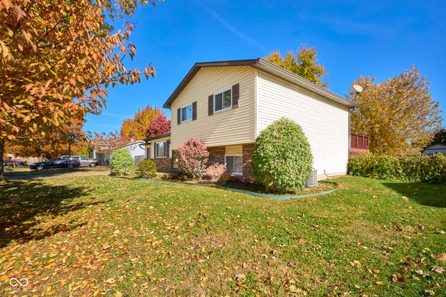 1165 Apple Valley Road, Greenwood, IN 46142