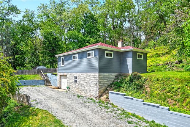 2925 SEBOLT ROAD, South Park, PA 15129