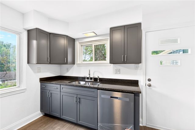 2925 SEBOLT ROAD, South Park, PA 15129